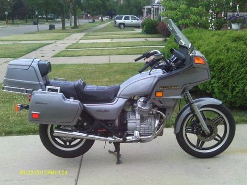 Product picture Suzuki GL500, GL500 Interstate, GL650 Interstate Motorcycle Service Repair Manual 1981-1983